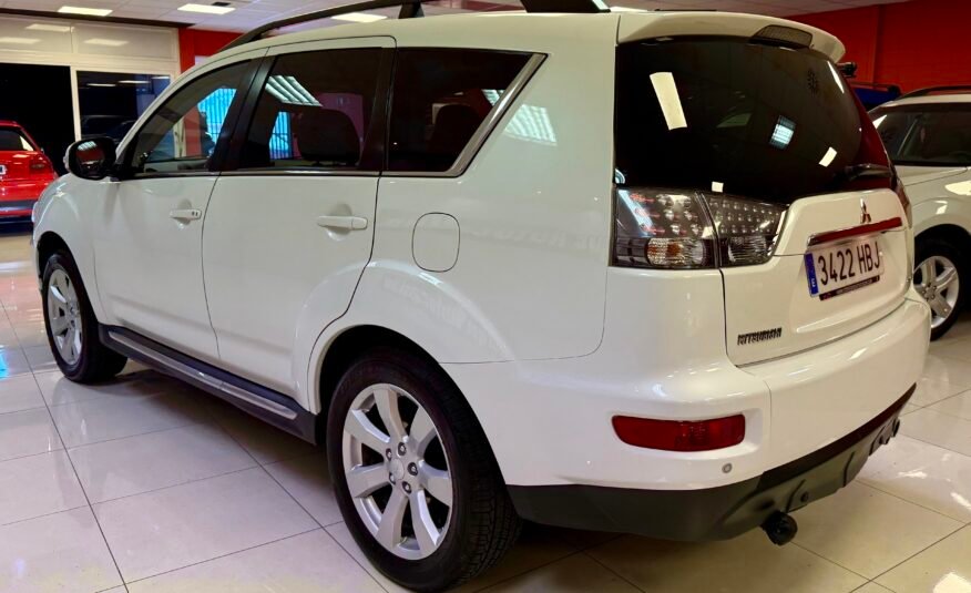 MITSUBISHI Outlander 220 DID SST Kaiteki