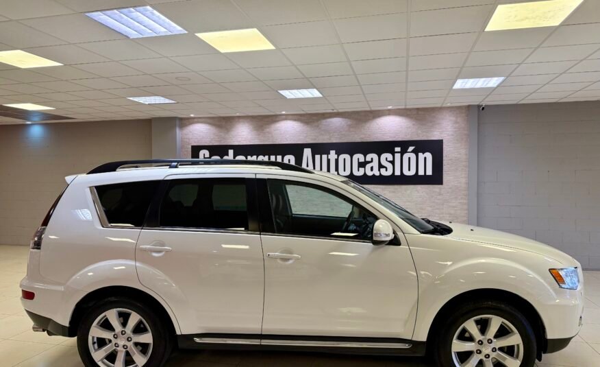 MITSUBISHI Outlander 220 DID SST Kaiteki