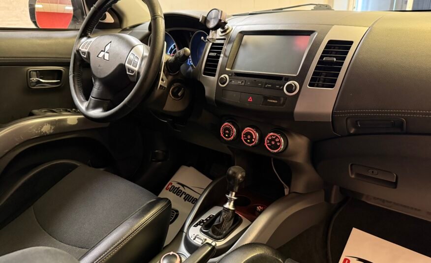 MITSUBISHI Outlander 220 DID SST Kaiteki