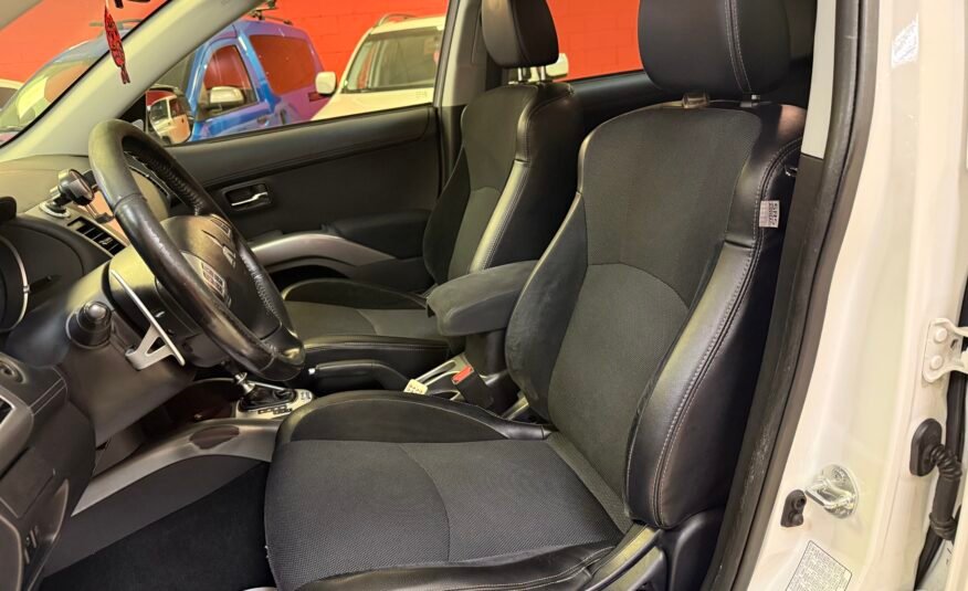 MITSUBISHI Outlander 220 DID SST Kaiteki
