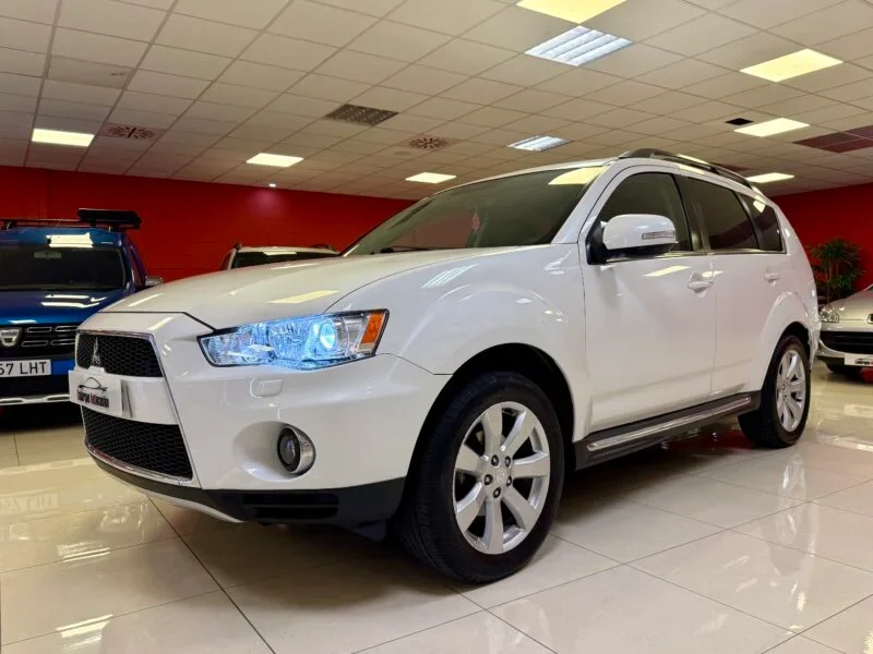 MITSUBISHI OUTLANDER 220 DID SST KAITEKI