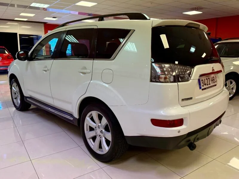 MITSUBISHI OUTLANDER 220 DID SST KAITEKI