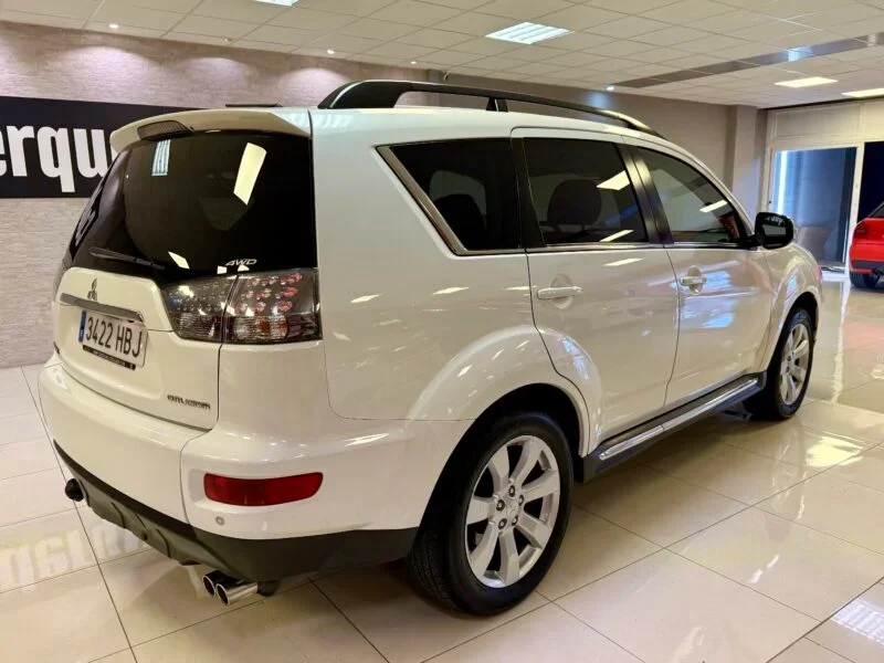 MITSUBISHI OUTLANDER 220 DID SST KAITEKI