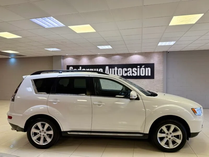 MITSUBISHI OUTLANDER 220 DID SST KAITEKI