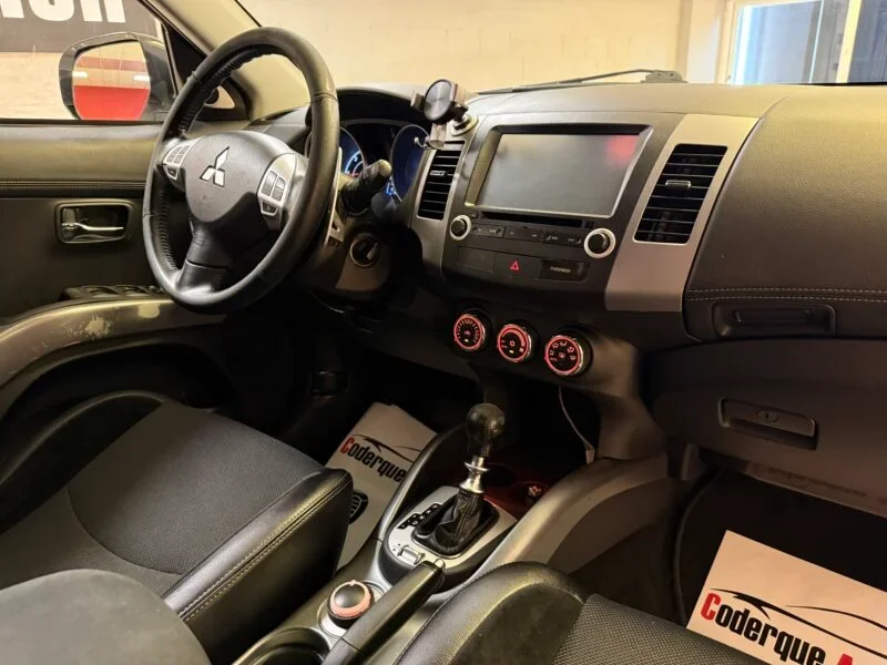 MITSUBISHI OUTLANDER 220 DID SST KAITEKI