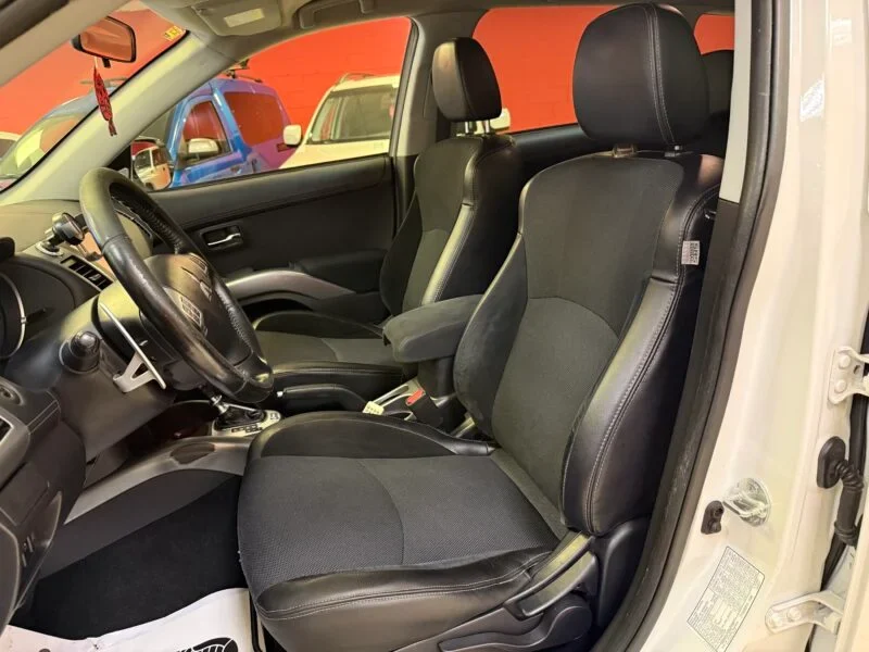 MITSUBISHI OUTLANDER 220 DID SST KAITEKI