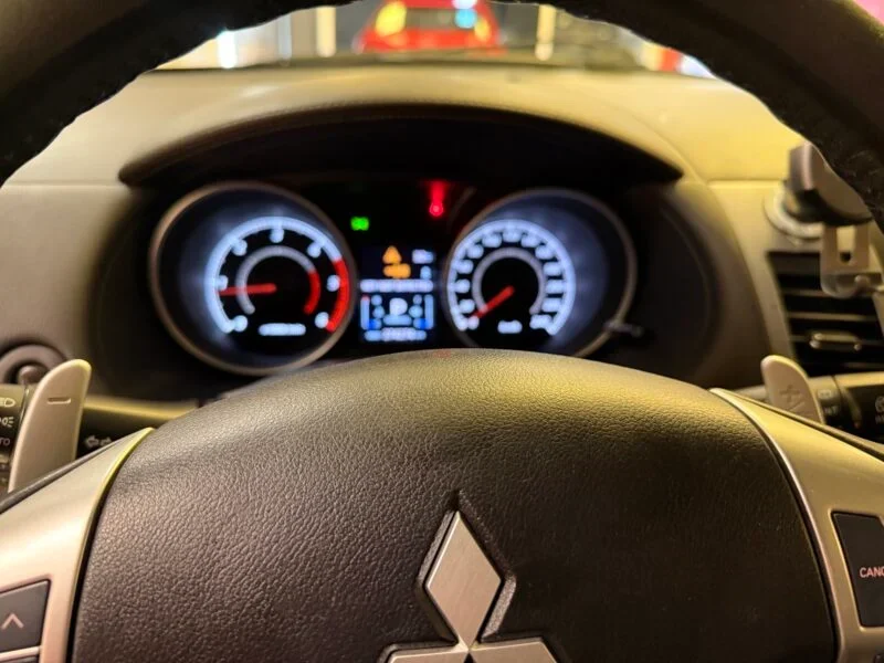 MITSUBISHI OUTLANDER 220 DID SST KAITEKI