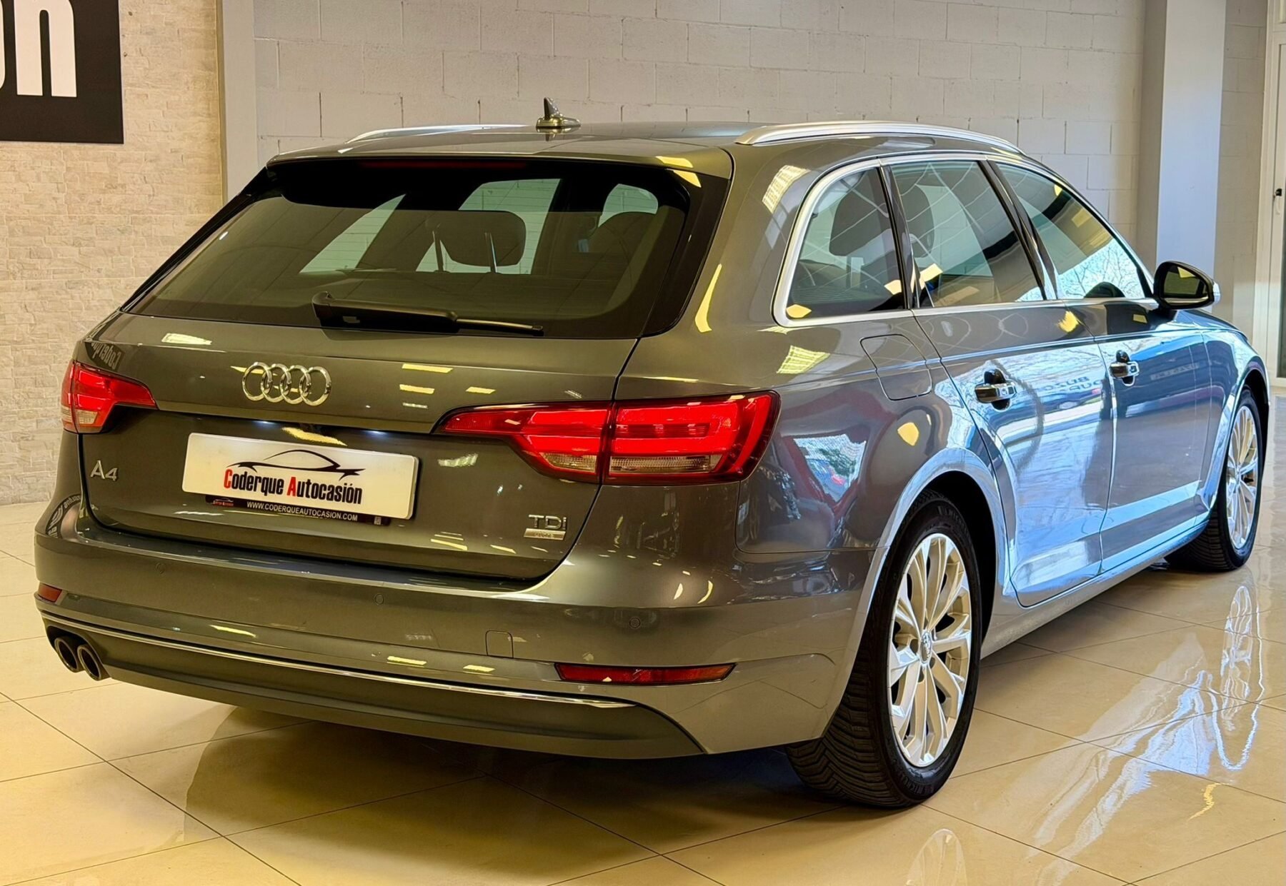 AUDI A4 design 2.0 TDI S tro Avant
