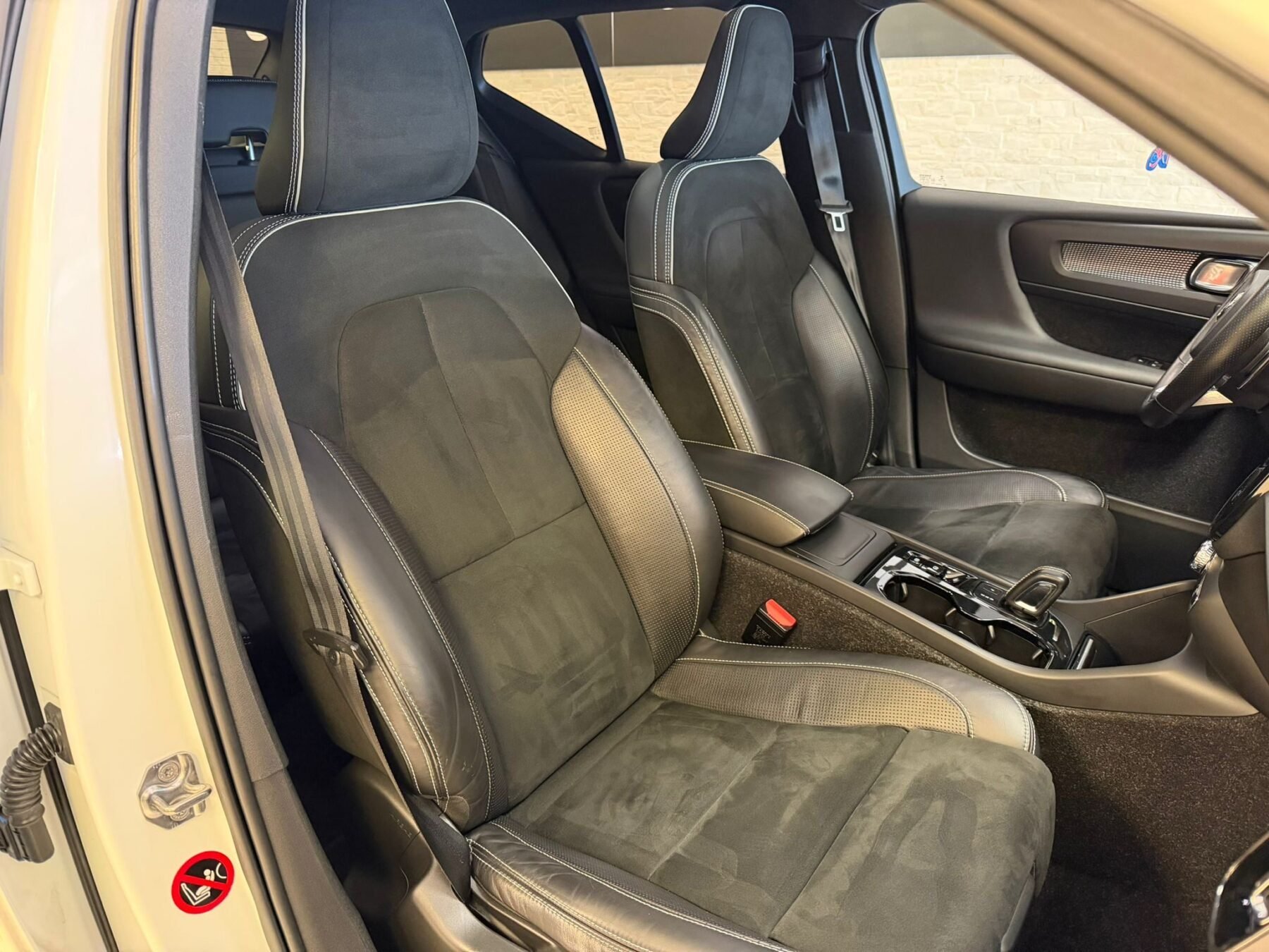 VOLVO XC40 2.0 D4 AWD RDesign Auto