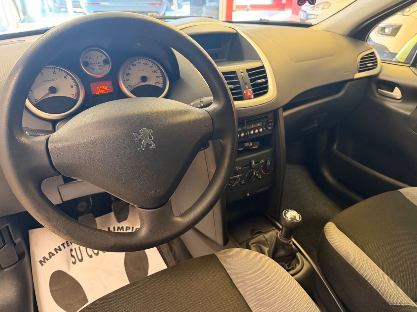 PEUGEOT 207 1.4 75 Urban