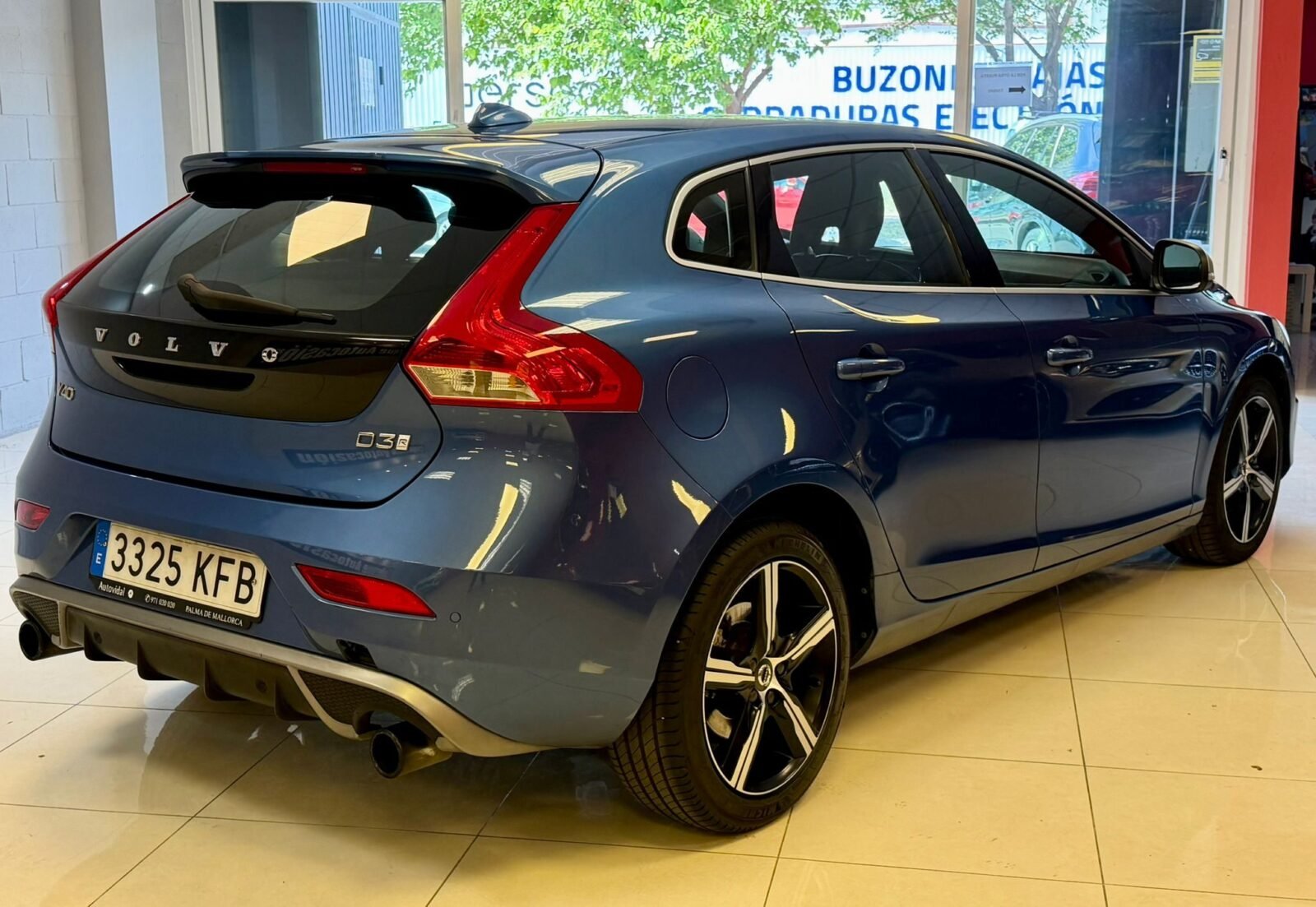 VOLVO 2.0 D3 R-DESIGN