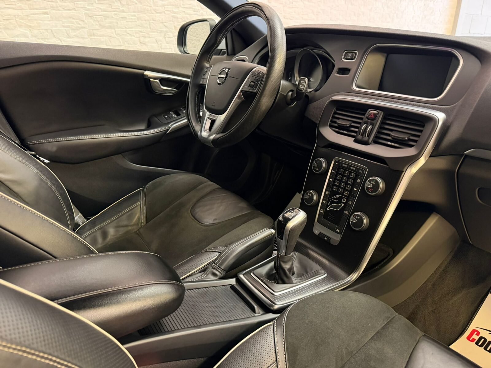 VOLVO 2.0 D3 R-DESIGN