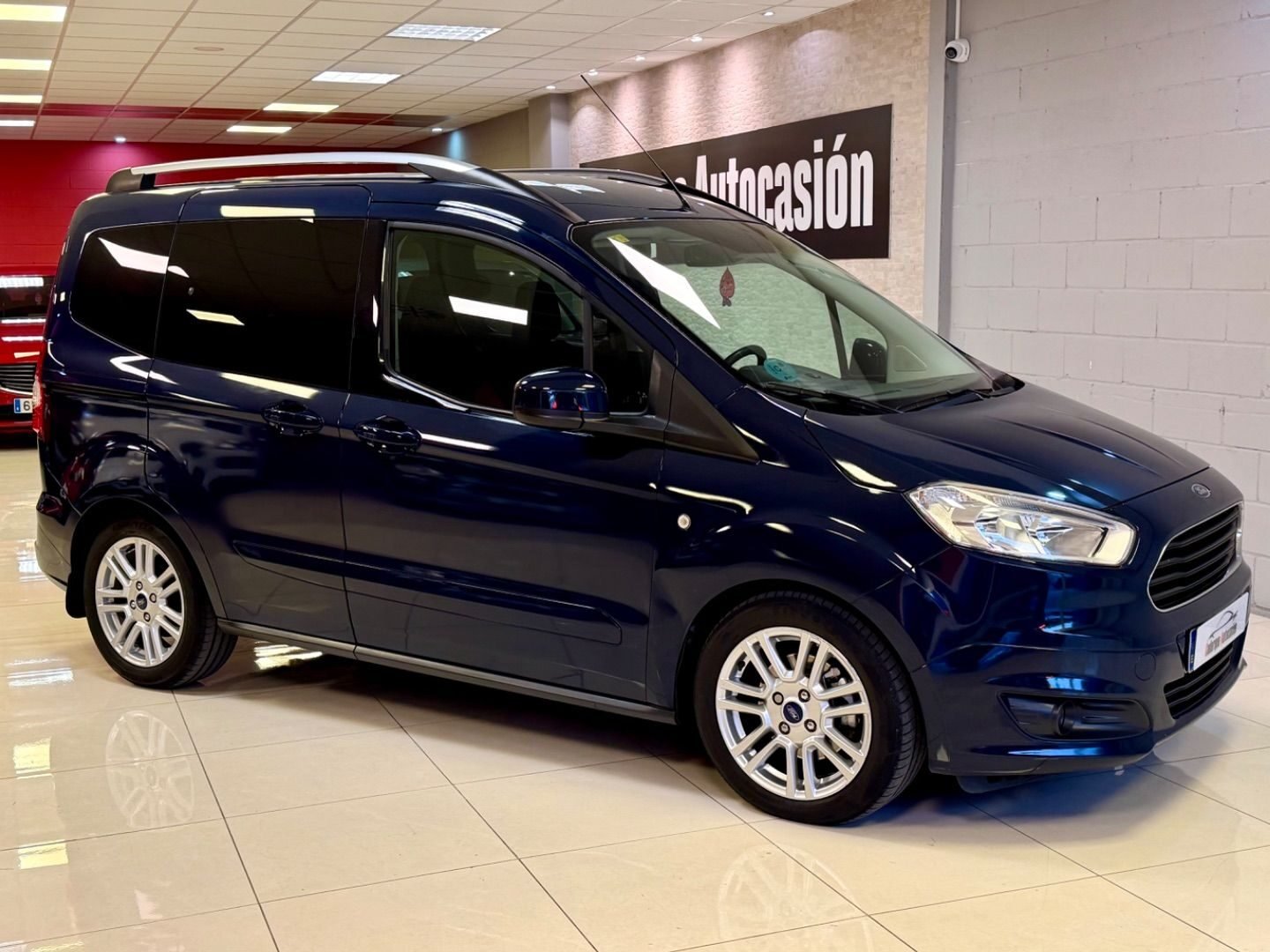 FORD TOURNEO COURIER 1.5 TDCi TITANIUM