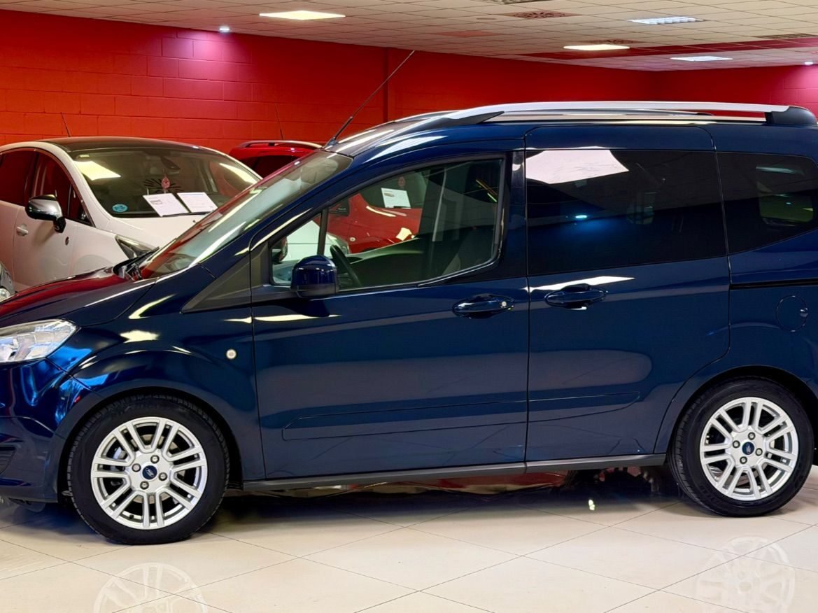 FORD TOURNEO COURIER 1.5 TDCi TITANIUM