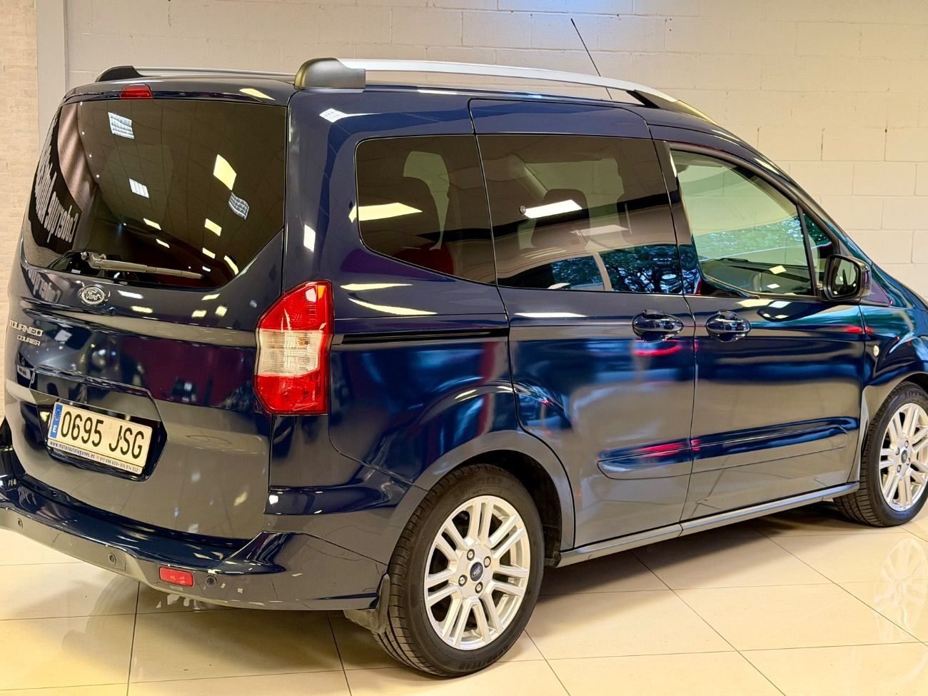 FORD TOURNEO COURIER 1.5 TDCi TITANIUM