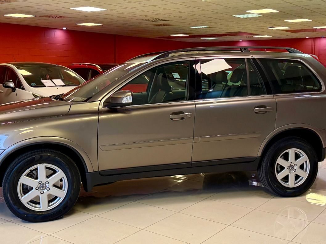VOLVO XC90 D5 MOMENTUM