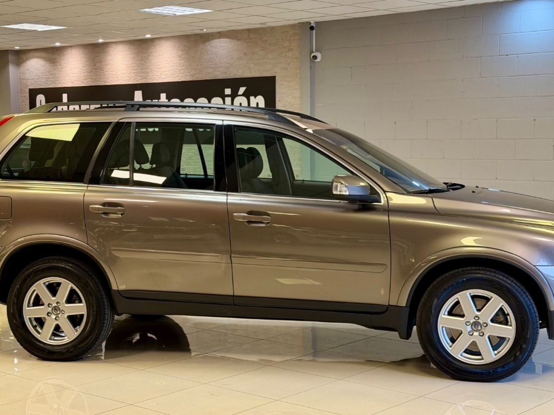 VOLVO XC90 D5 MOMENTUM