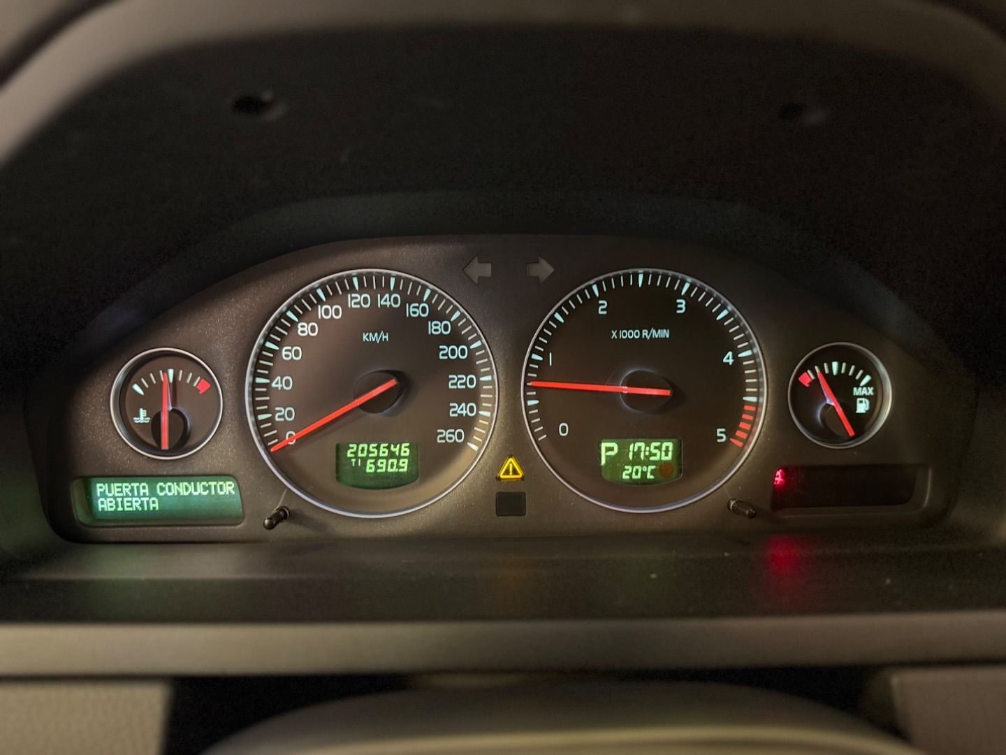 VOLVO XC90 D5 MOMENTUM