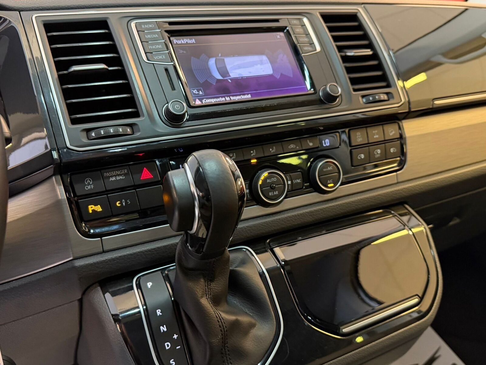 VOLKSWAGEN MULTIVAN 2.0 TDI Comfortline 4Motion