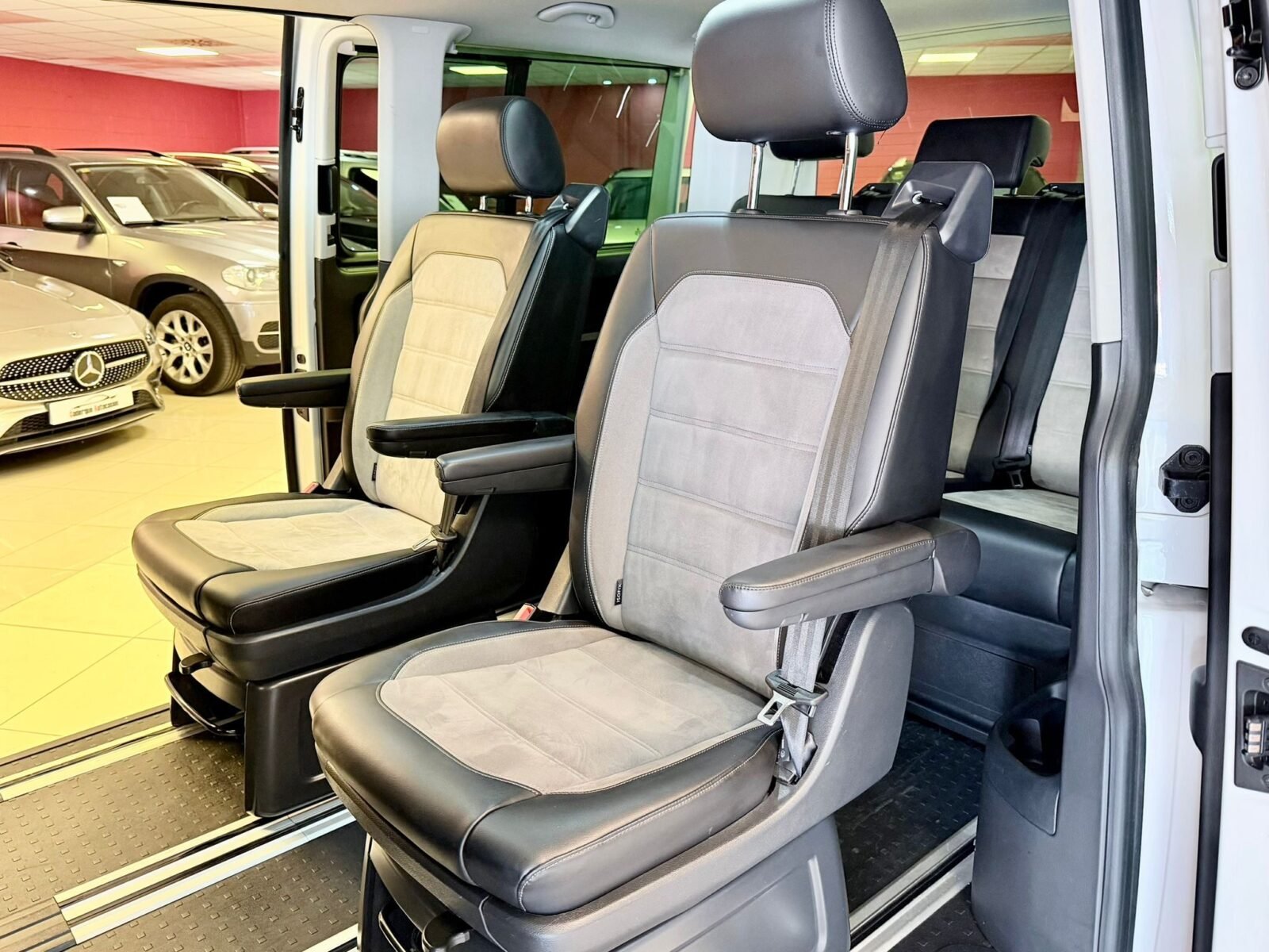 VOLKSWAGEN MULTIVAN 2.0 TDI Comfortline 4Motion