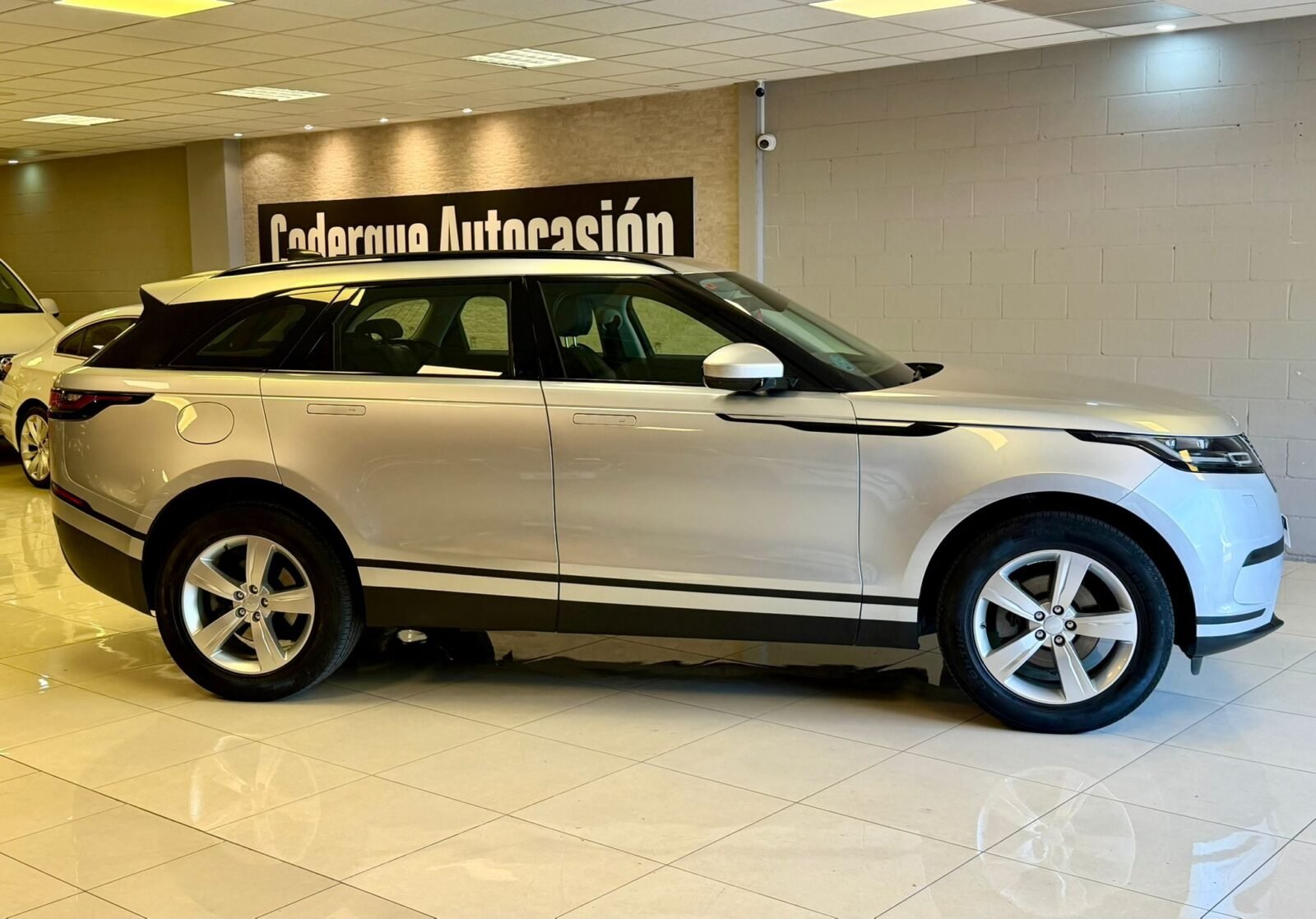 LAND-ROVER RANGE ROVER VELAR 2.0 D180SE 4WD AUTO