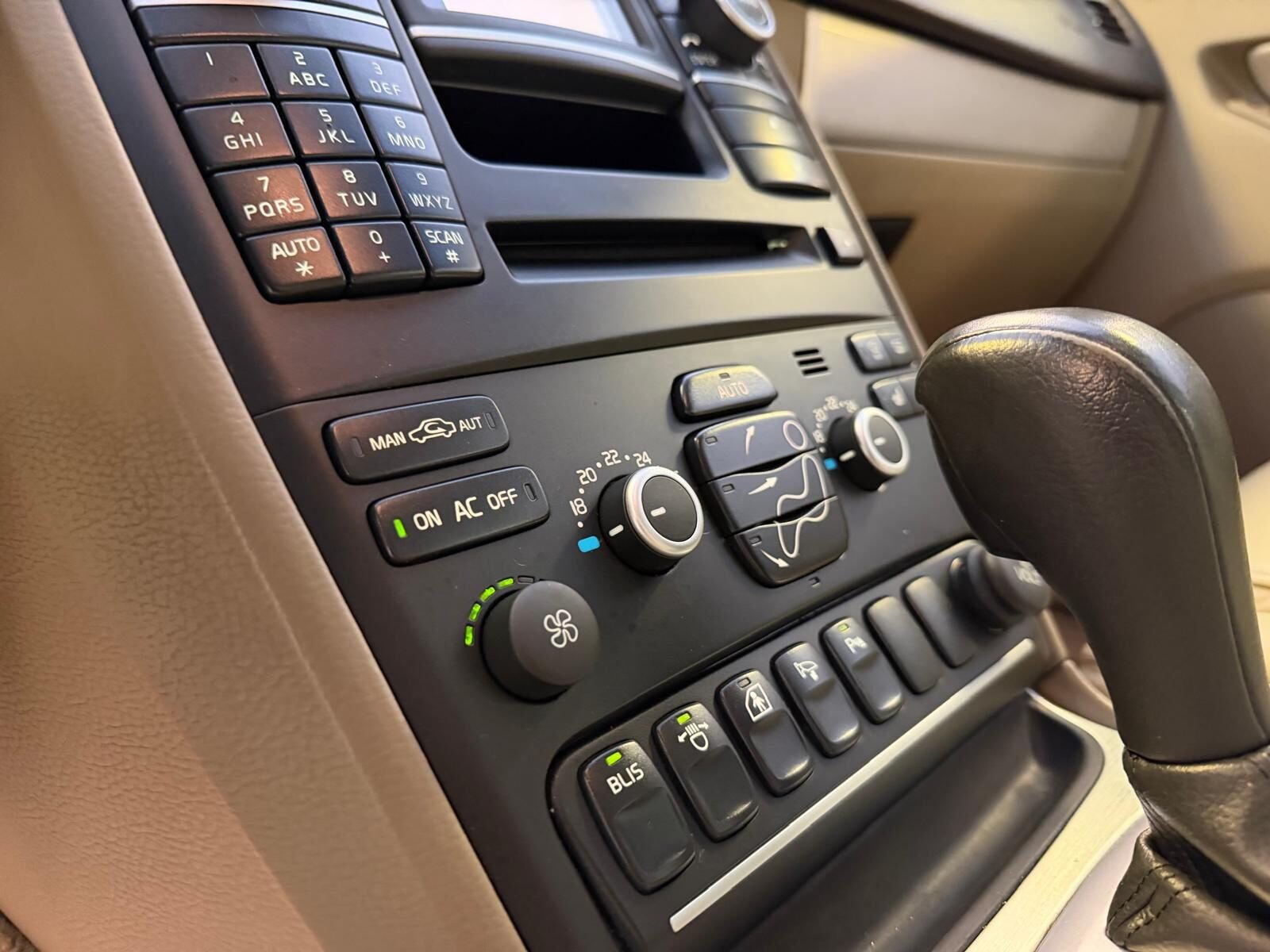 VOLVO XC90 2.4 D5 AWD Summum Auto