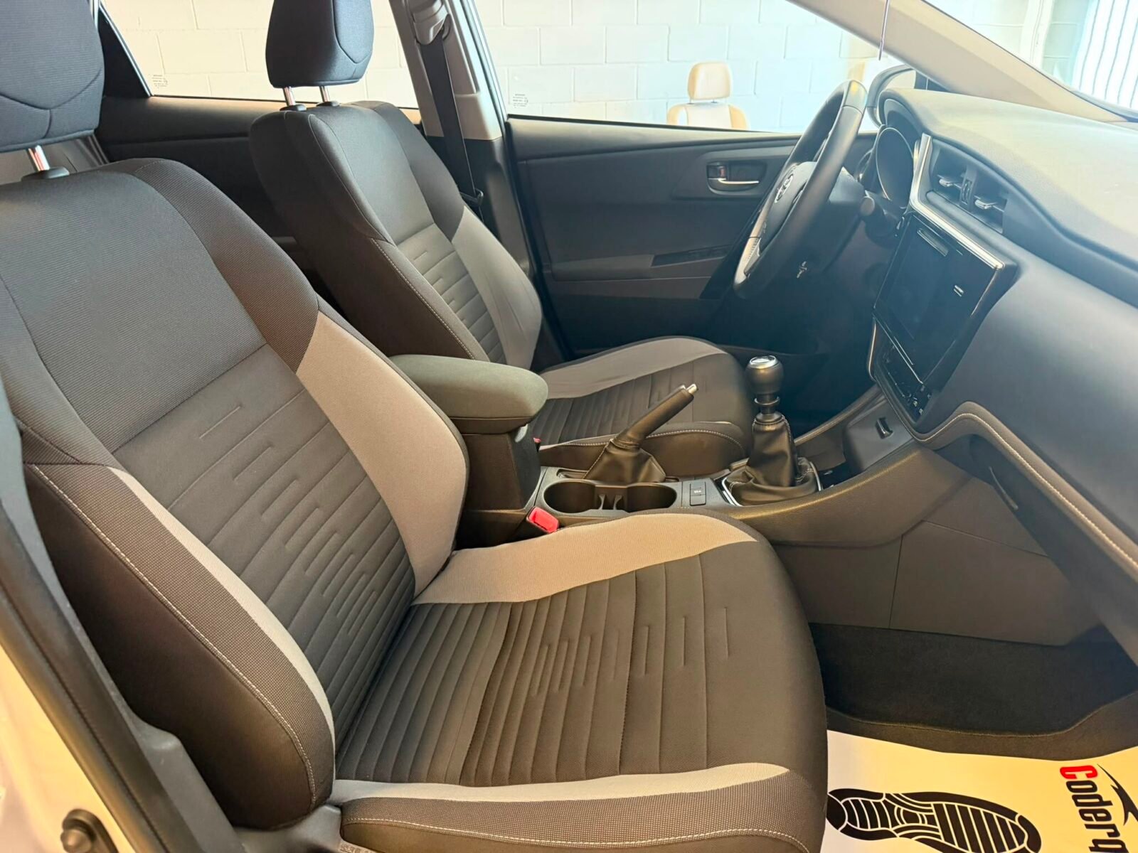 TOYOTA Auris 1.4 D-4D ACTIVE 90CV