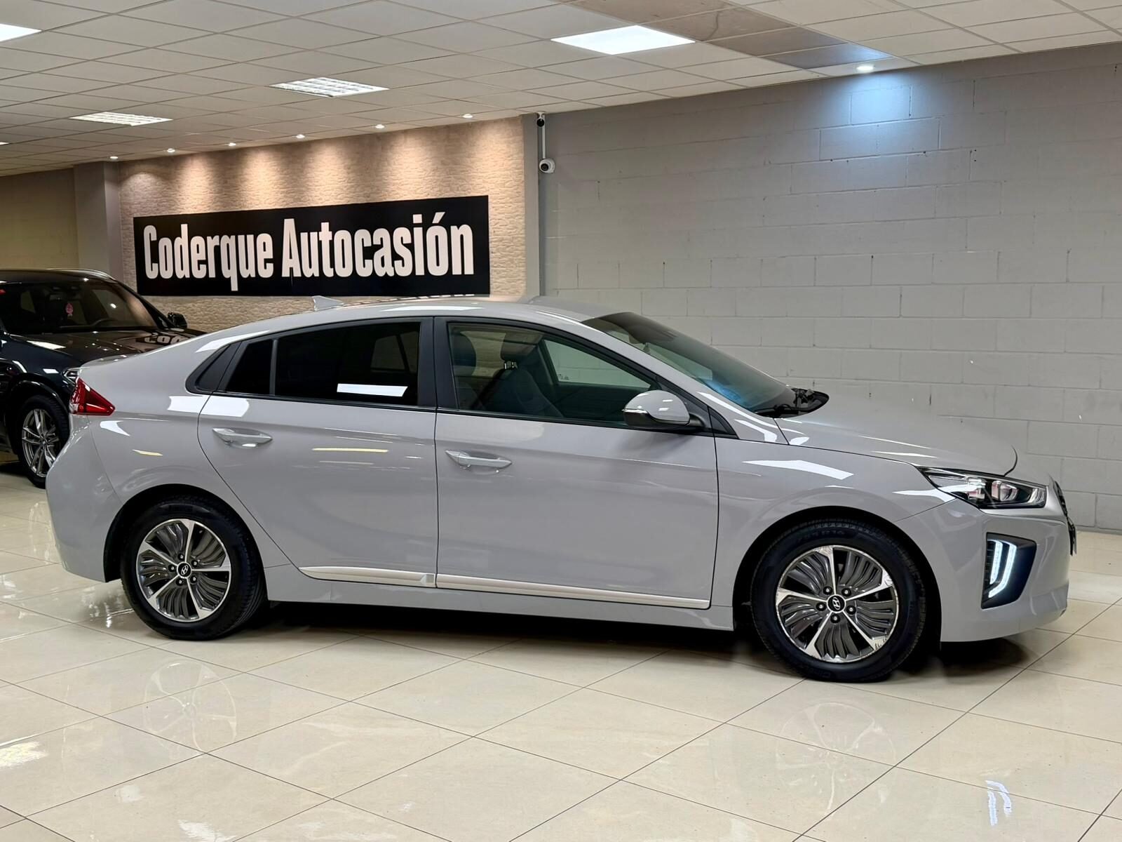 HYUNDAI IONIQ 1.6 GDI PHEV Tecno DCT