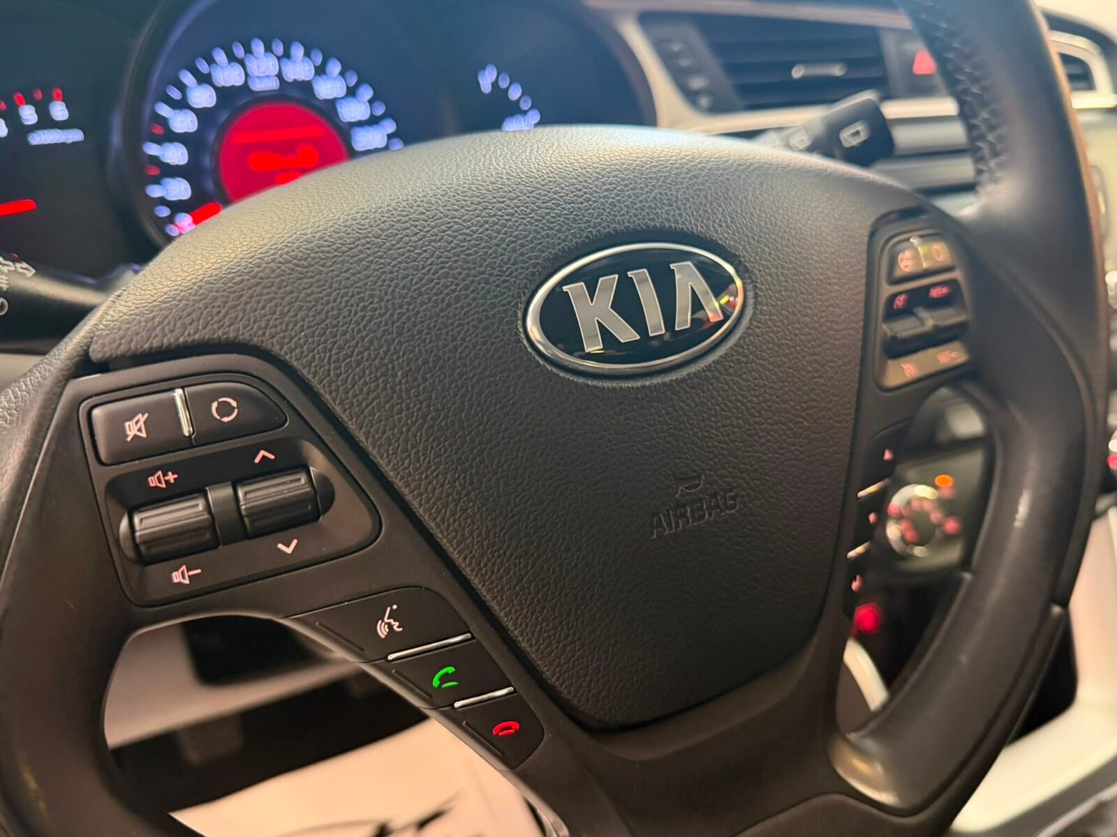 KIA CEE´D  1.4 CRDi WGT Drive