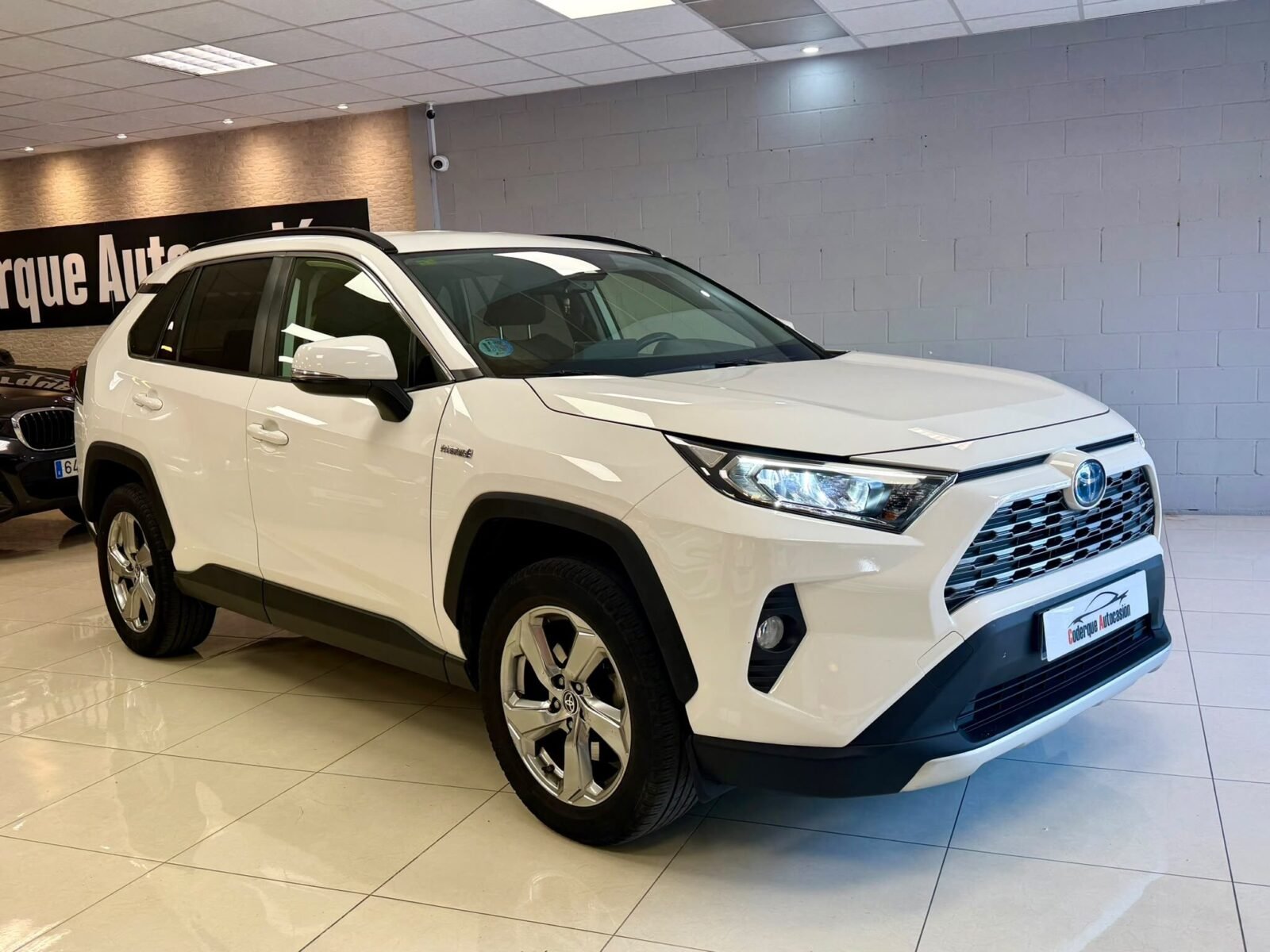 TOYOTA RAV4 2.5l 220H Advance