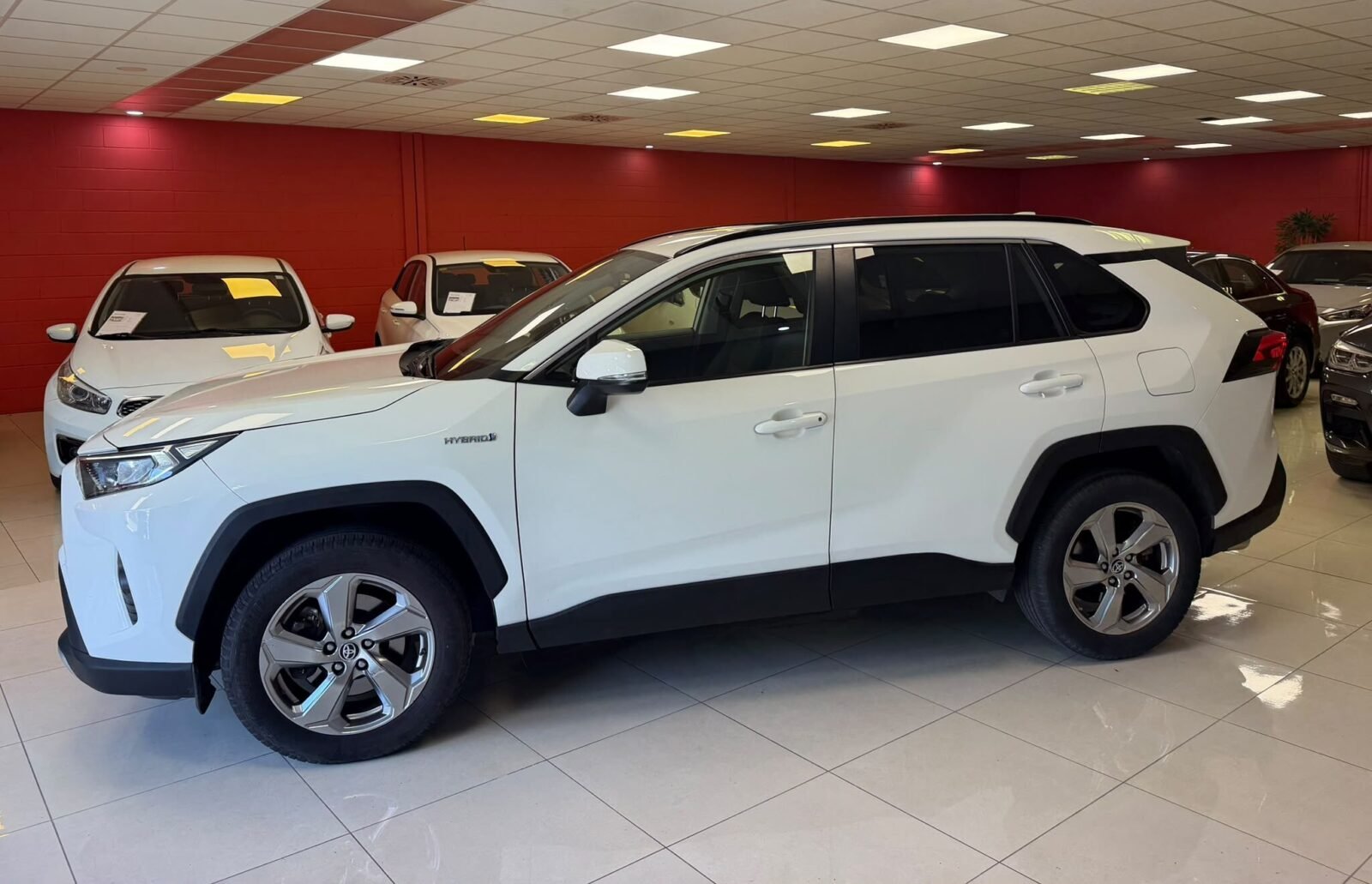 TOYOTA RAV4 2.5l 220H Advance