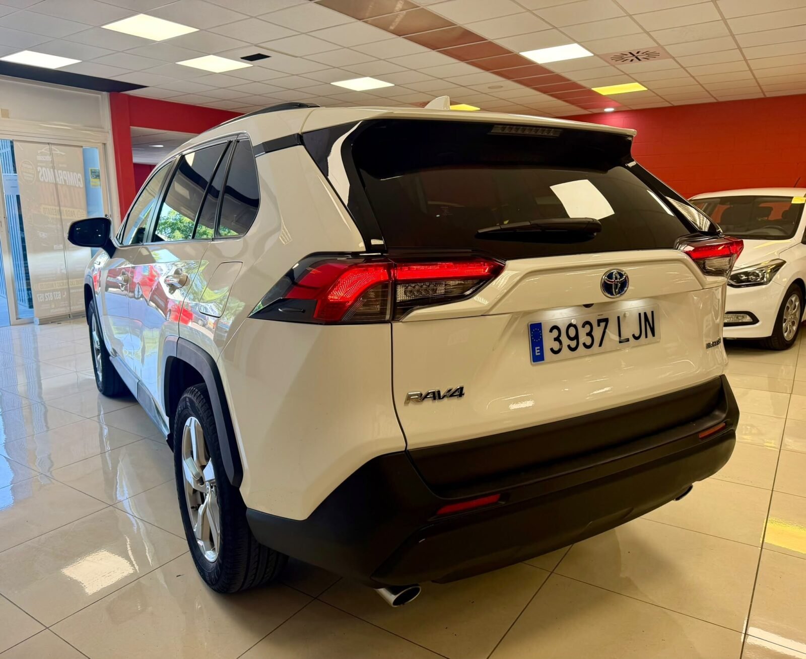 TOYOTA RAV4 2.5l 220H Advance