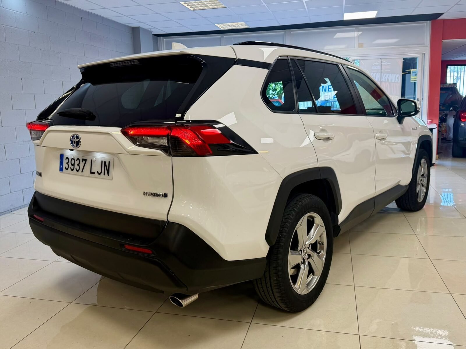 TOYOTA RAV4 2.5l 220H Advance