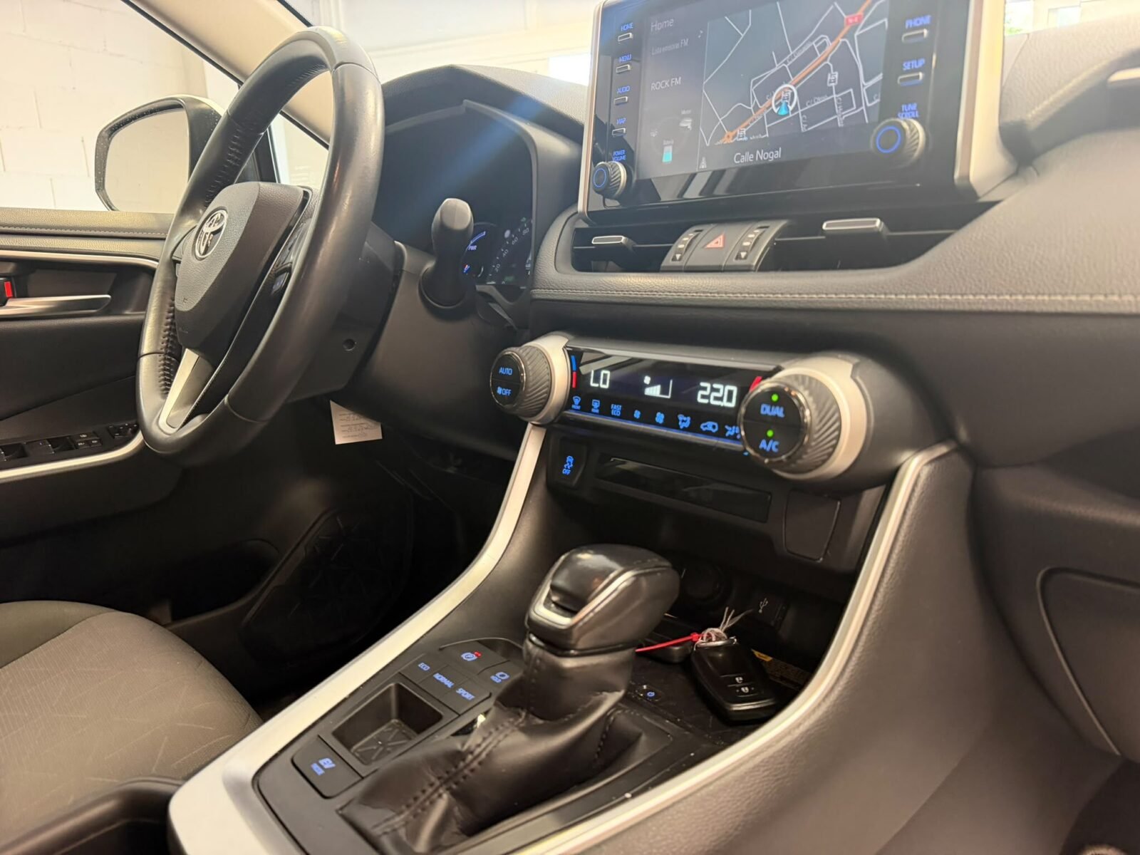 TOYOTA RAV4 2.5l 220H Advance