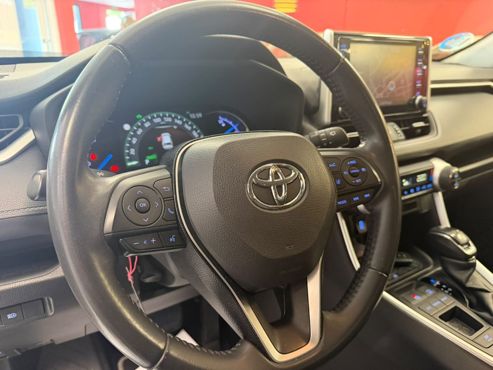 TOYOTA RAV4 2.5l 220H Advance
