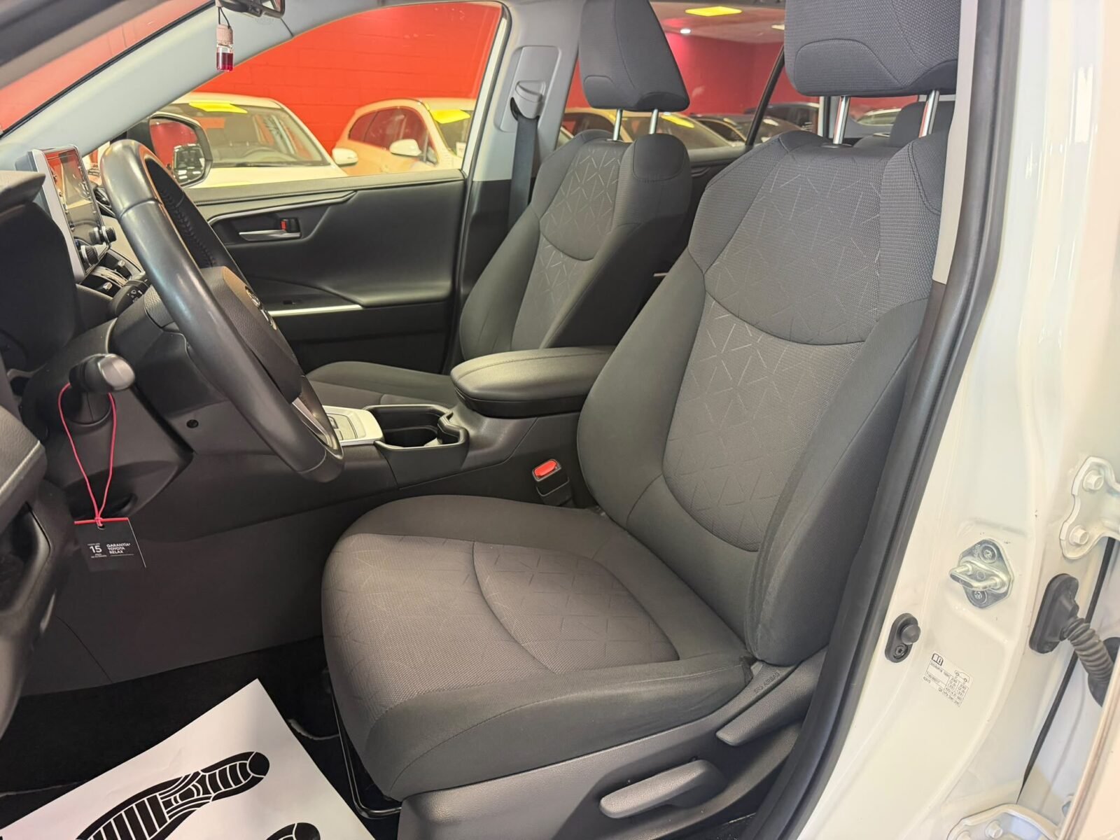 TOYOTA RAV4 2.5l 220H Advance